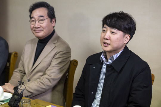 이준석 개혁신당 공동대표가 11일 오후 서울 종로구의 한 식당에서 열린 1차 개혁신당 임시 지도부 회의에서 발언하고 있다. 연합뉴스